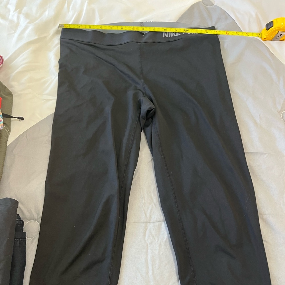 Nike Capri leggings excellent shape. Thin.